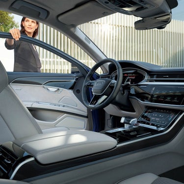 Audi S8 優美で質感の高い空間