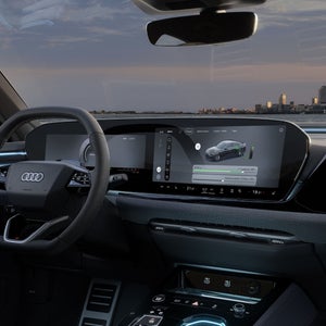 Nahaufnahme der Panoramadisplays im Cockpit der A5 Limousine e-hybrid.