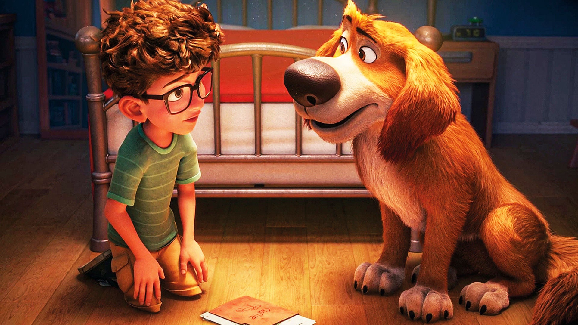 Danny und sein treuer Golden Retriever Charlie sitzen auf dem Boden und schmieden Pläne.