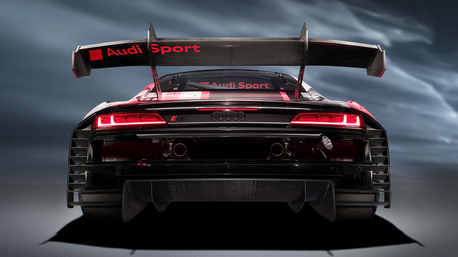 Das Foto zeigt den ausgestellten Audi R8 LMS GT3-Rennwagen.