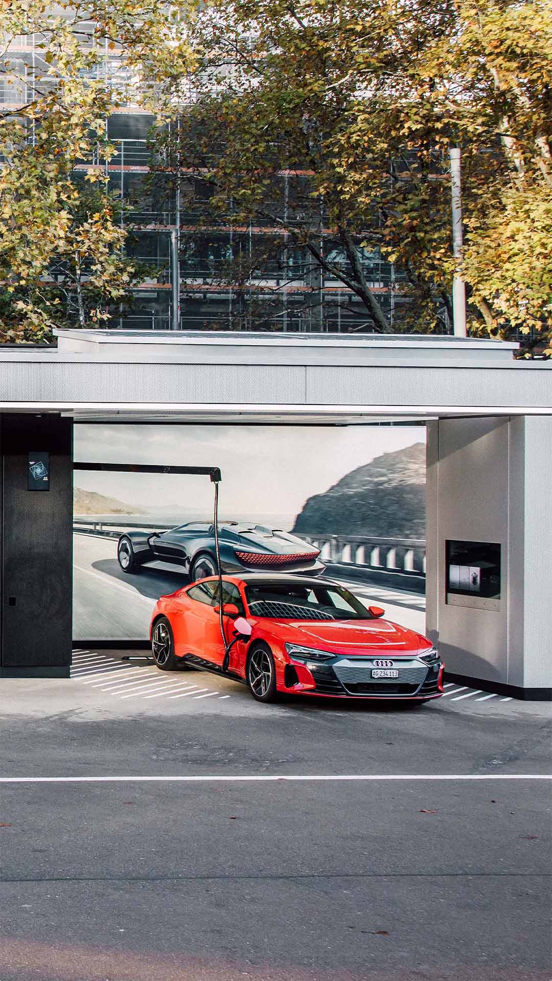 Audi Q8 e-tron lader ved Audi charging hub