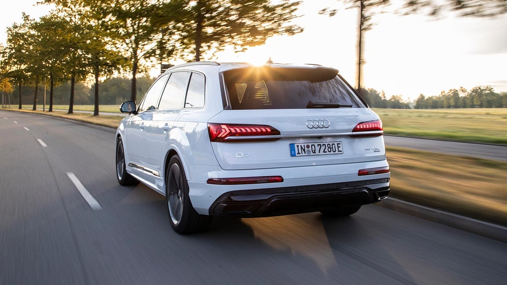 Foto del consumo de un coche híbrido enchufable. 