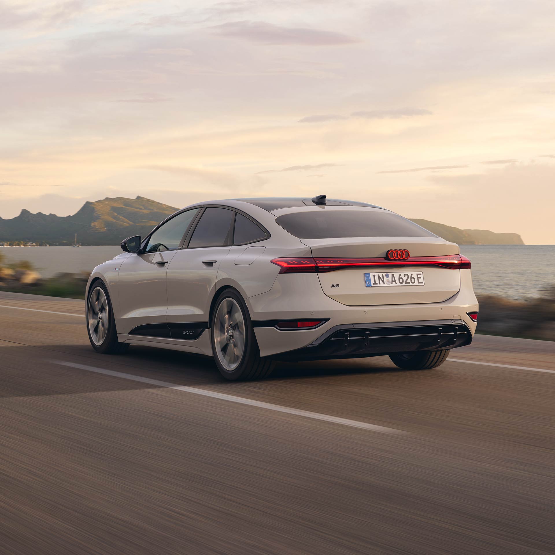 イートロン❤︎ About e-tron｜Audi e-tronスペシャルサイト