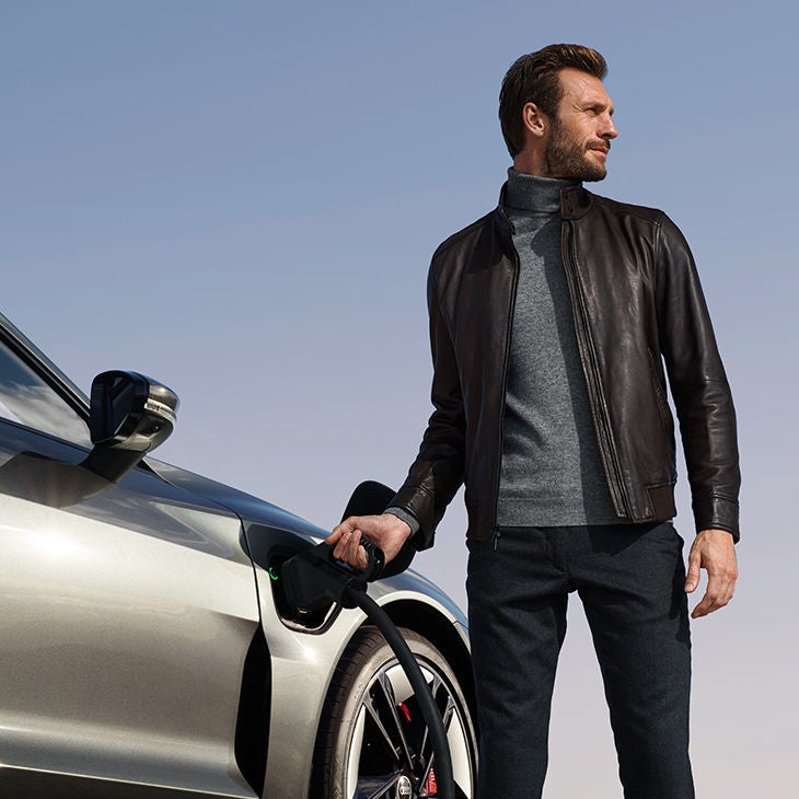 Audi RS e-tron GT carregamento em público