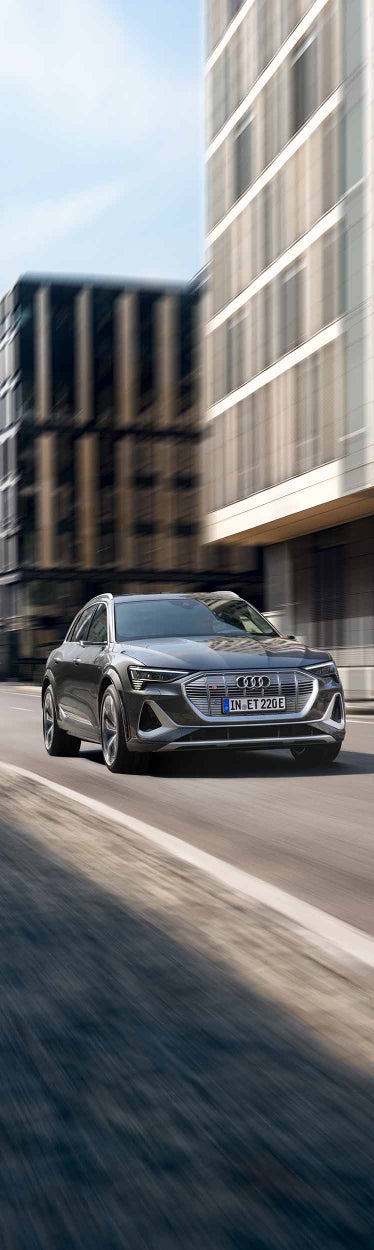 Audi e-tron S interior