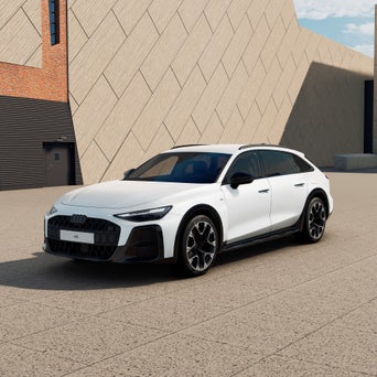 Ein weißer A6 allroad e-hybrid von schräg vorne fotografiert vor einer modernen Kulisse.