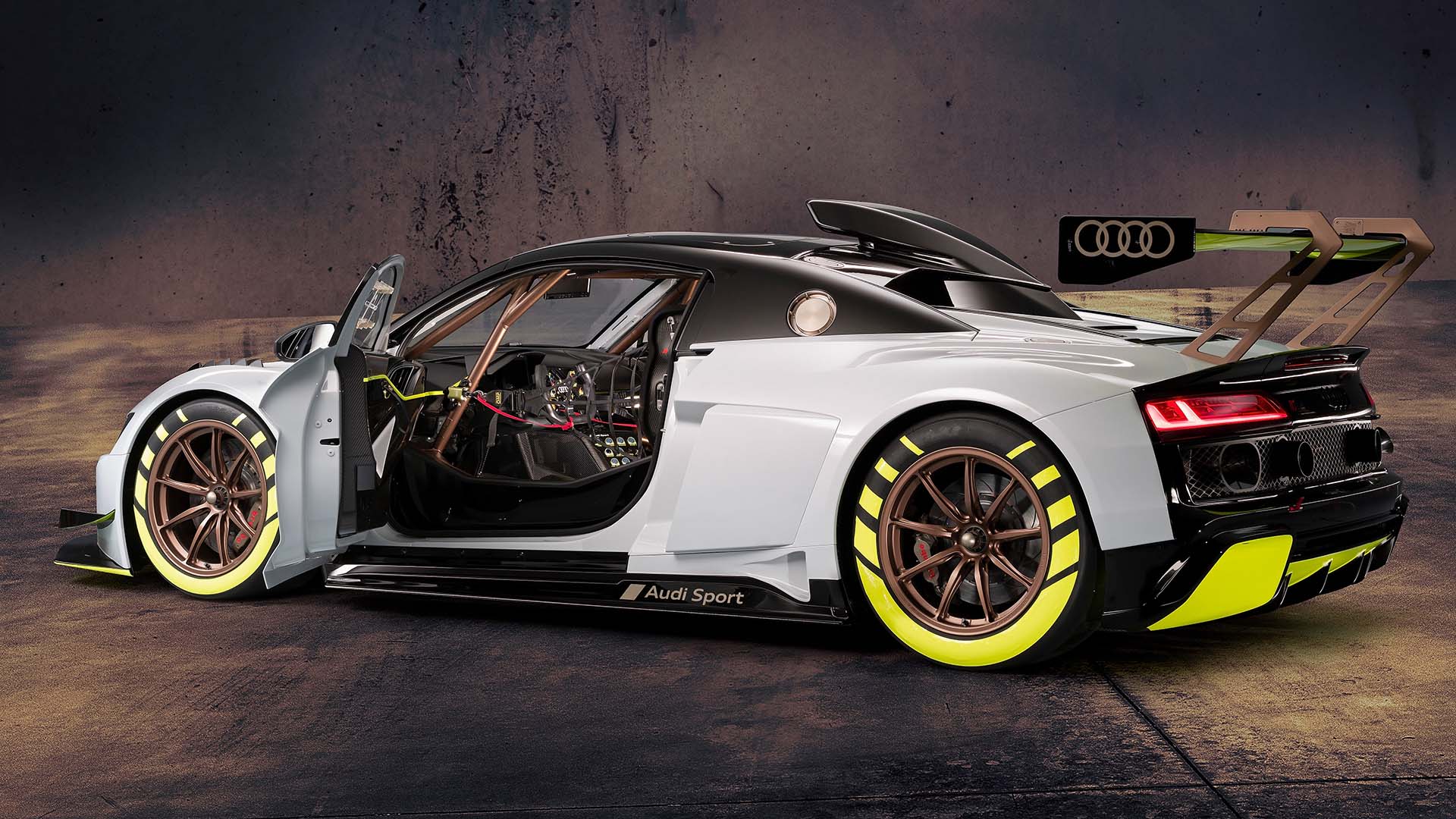 Das Foto zeigt den ausgestellten Audi R8 LMS GT2-Rennwagen.