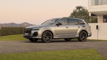 Foto de las medidas del Q7 SUV TFSIe.  