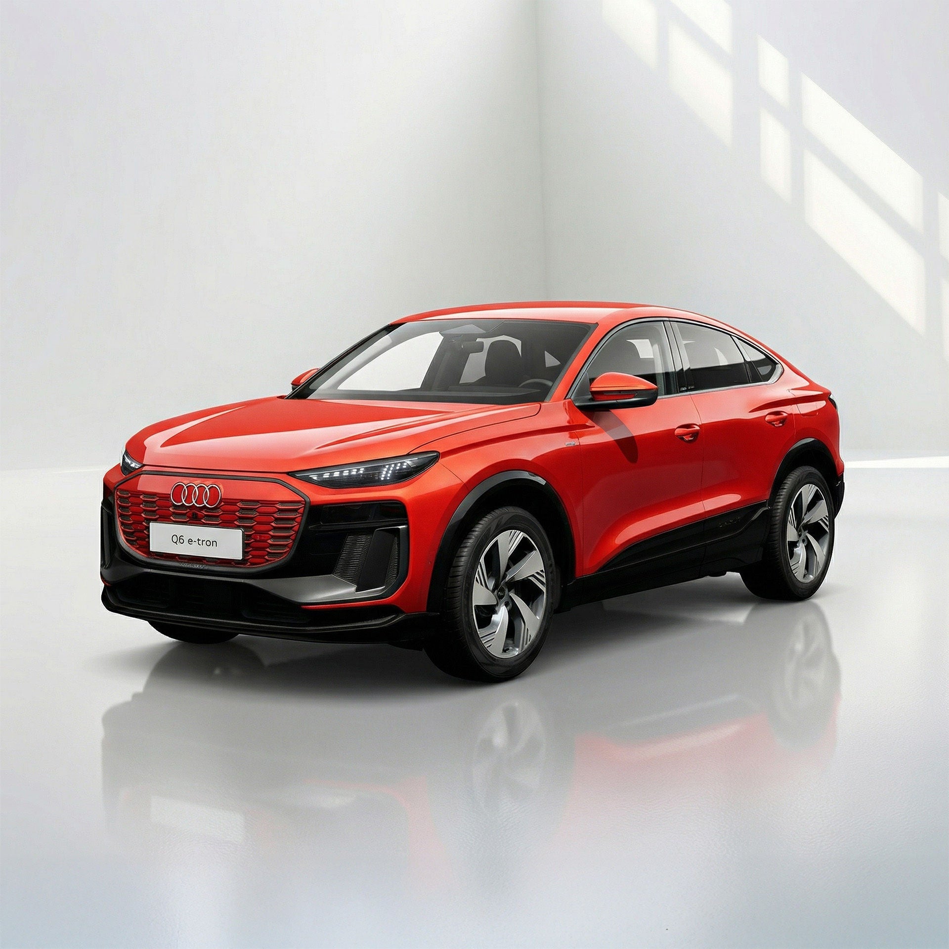Ein roter Audi Q6 Sportback e-tron in einem hellen Studio mit grauem Boden und weichen Lichteffekten.