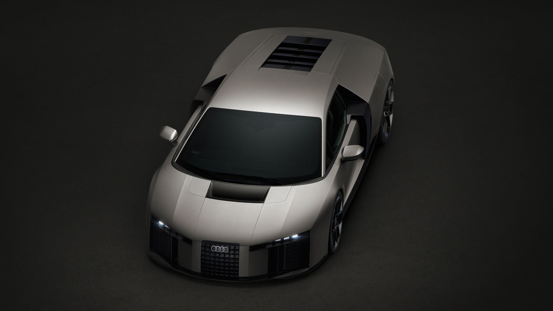 Eine von oben genommene Dreiviertelansicht des Audi Nuvolari, die sein plastisches Design und seine markanten Proportionen hervorhebt.