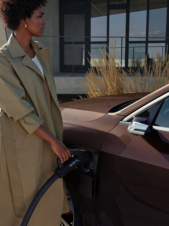 Audi Q8 Sportback e-tronin julkinen lataus