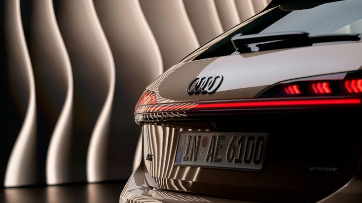 Uusi Audi A6 Avant takaa