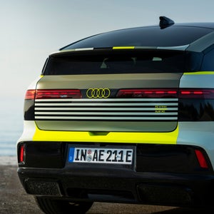 Audi A2 e-tron in een camouflage-wrap