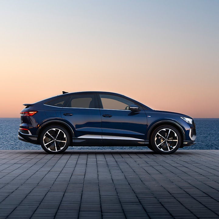 Foto de un coche SUV eléctrico Audi Q4 Sportback e-tron. 