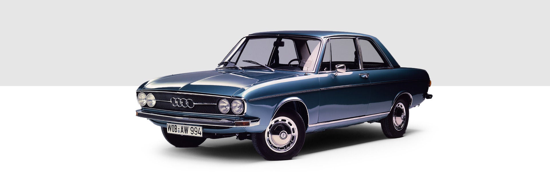 Illustration of a blue Audi 100