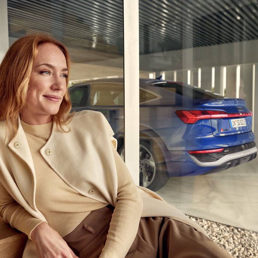 Audi-kampanjat, nainen ja auto