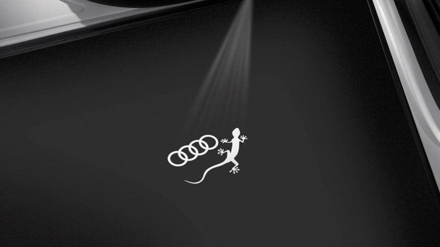 アウディ ドア エントリーライト「Ｓ」ロゴ 純正 ドアエントリーライト > 純正アクセサリー > サービス / アクセサリー