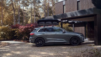 Audi Q5 met dakkoffer.