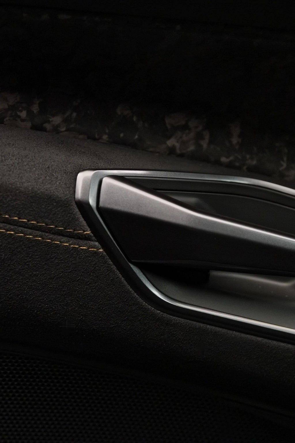 Klamka drzwi oraz części tapicerki drzwi Audi RS e-tron GT performance.