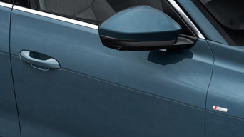 Side view of the Q7 in Alopias blue metallic
