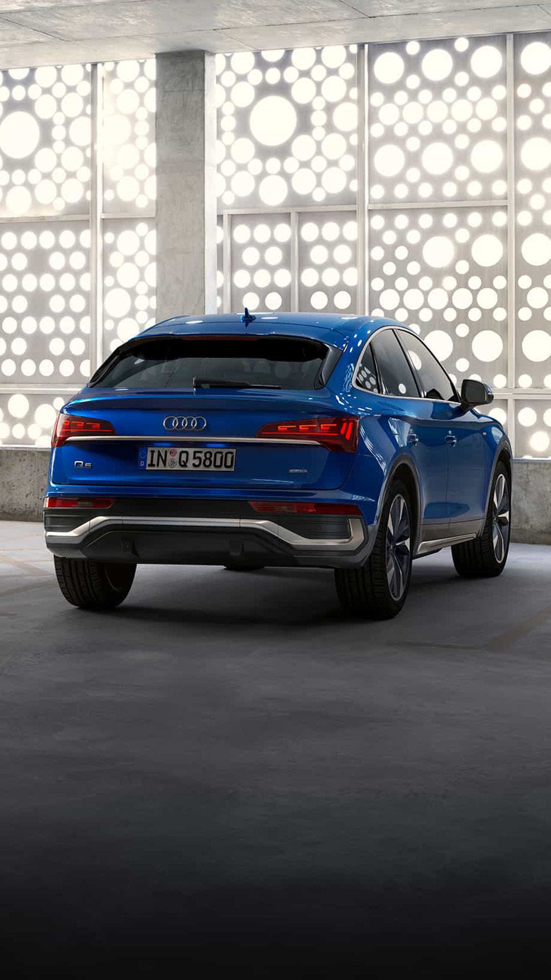 Frontal side view Audi Q5