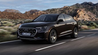 Foto de una oferta de renting de un Audi Q8 TFSIe híbrido enchufable.
