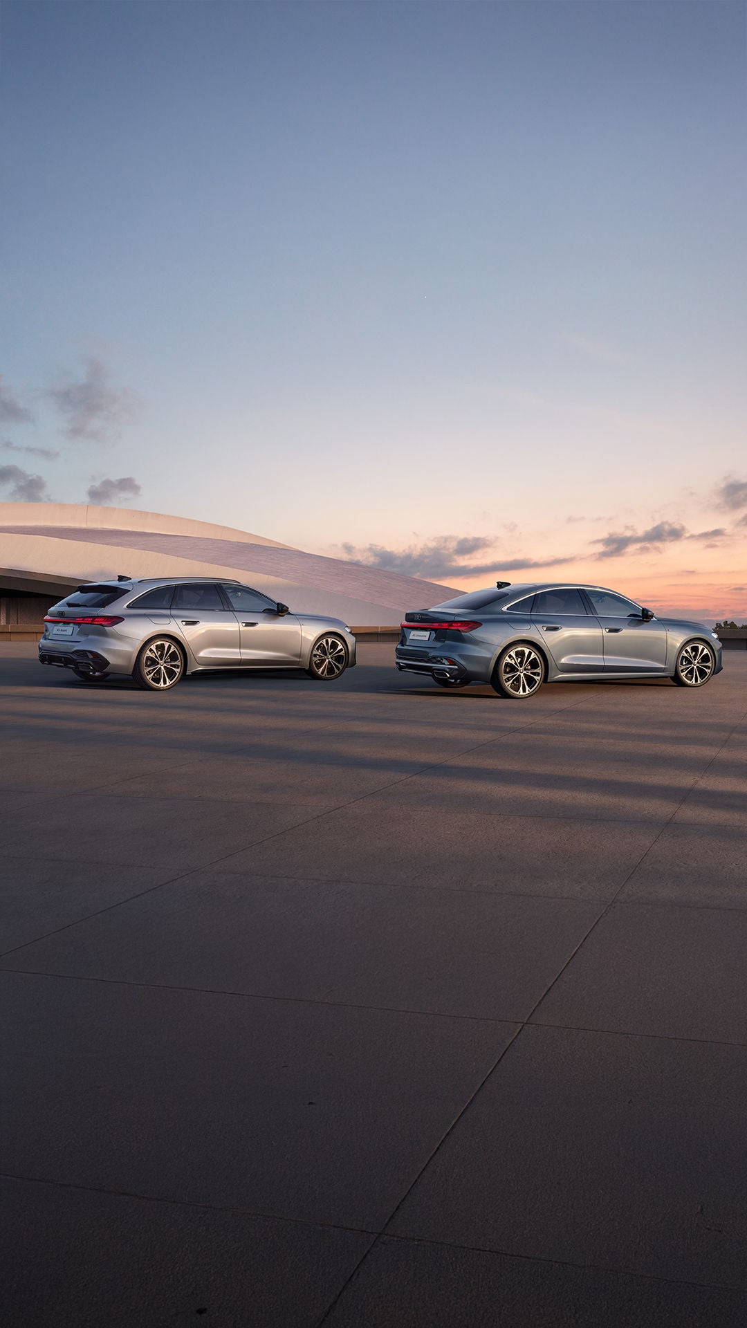 Audi A5 autod pargitud maja kõrval tagantvaates