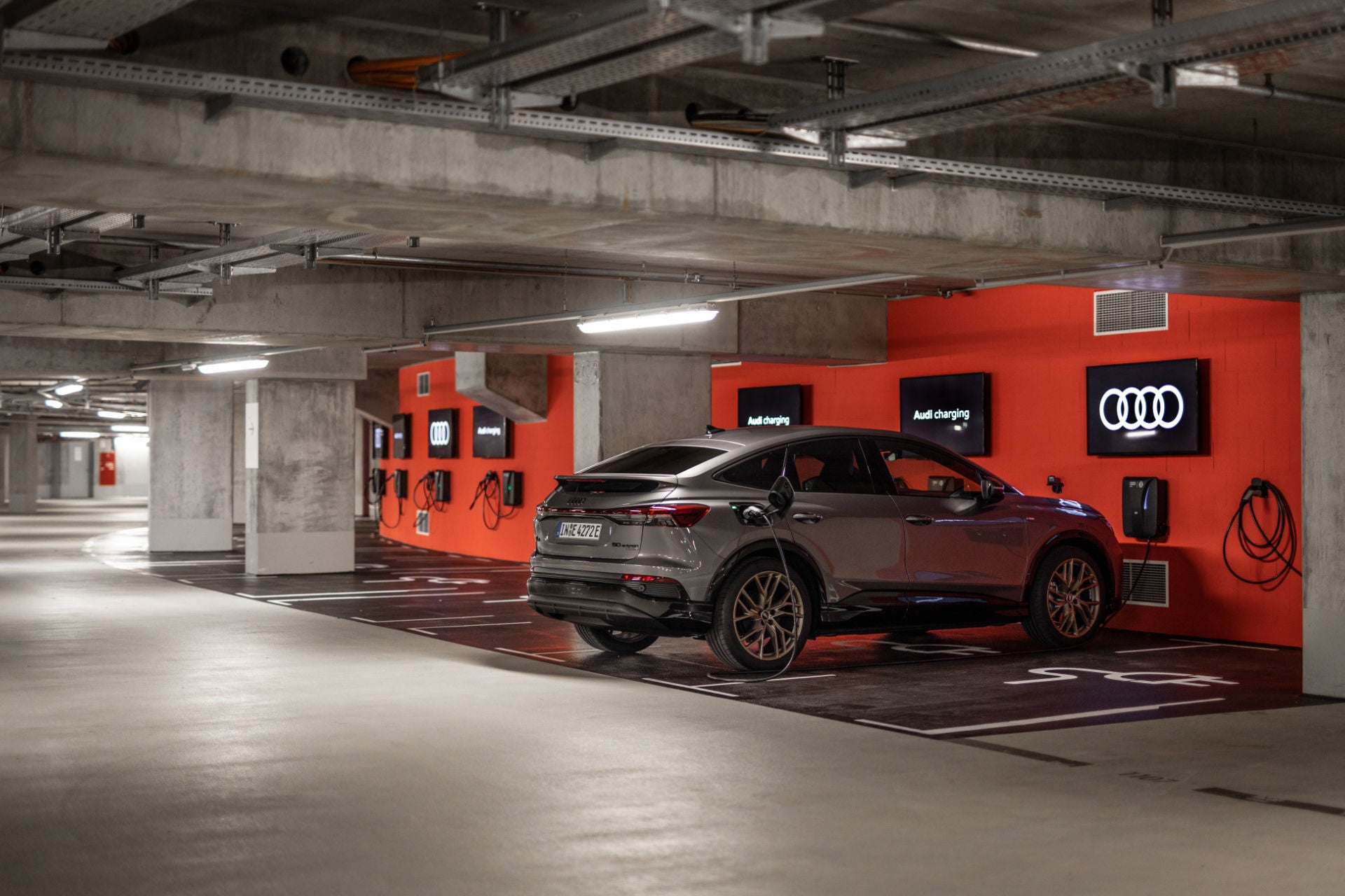 Charging columns in the Allianz Arena parking deck