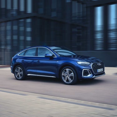 Side view Audi Q5 Sportback TFSI e