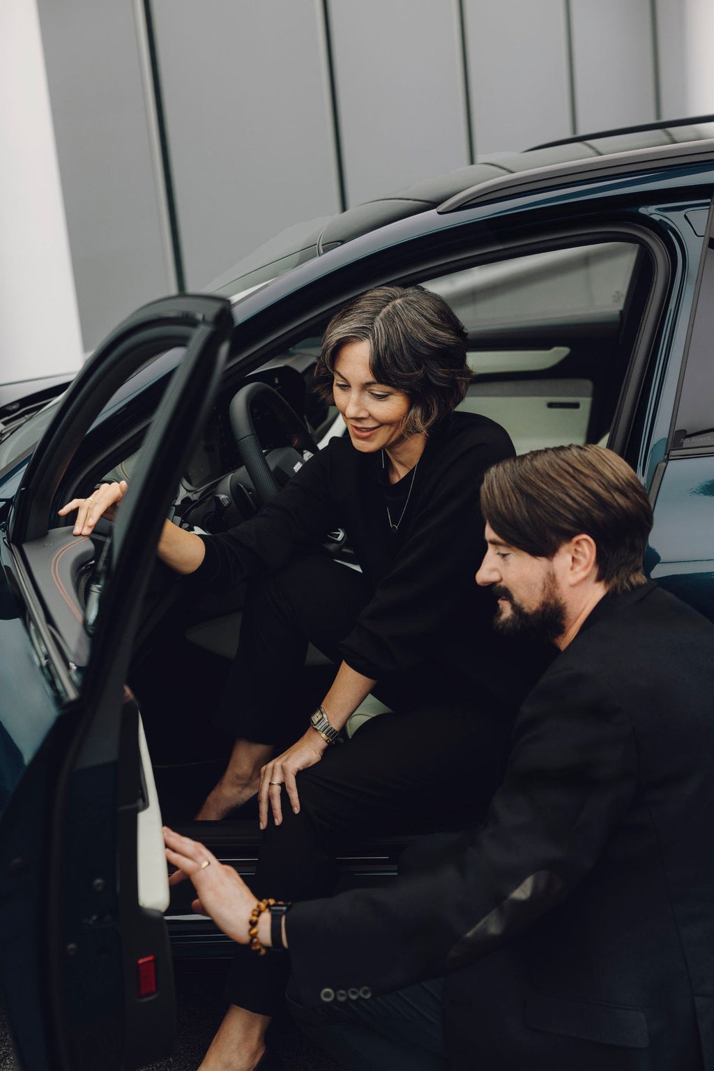 Andrea Haas and Stefan Bach with the Audi A6 Avant.