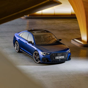 Side rear view Audi S8