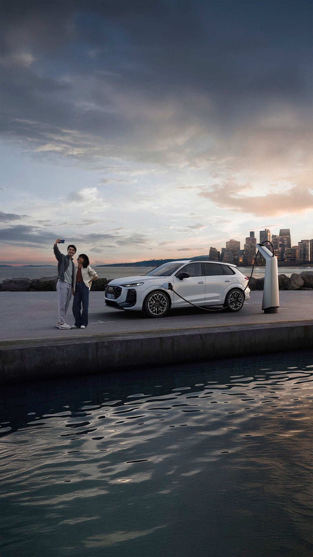 Un coche Audi que entra en el Plan Auto+ de ayudas a coches electrificados.  