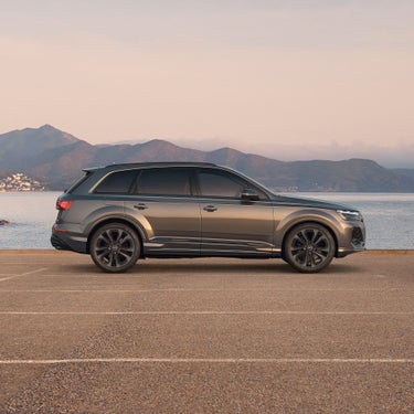 Audi SQ7 SUV side view