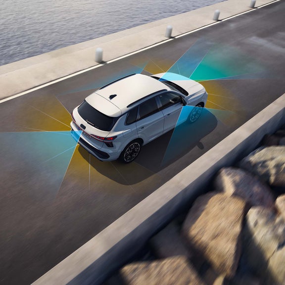 Audi Q3 SUV e-hybrid vue de dessus avec assistance à la conduite
