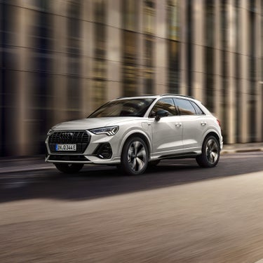 El Audi Q3 TFSIe híbrido enchufable en movimiento. 
