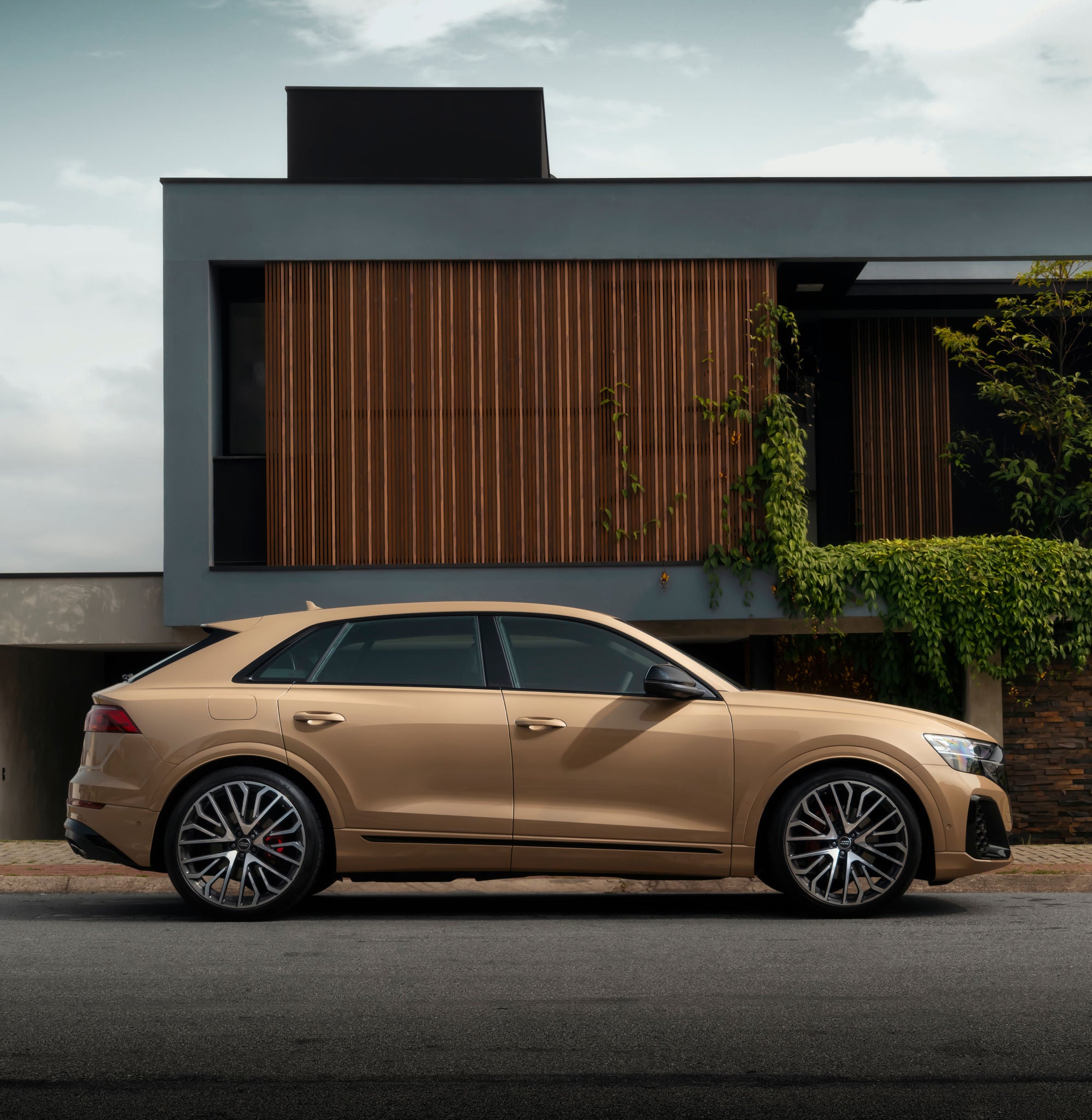 Side rear view of the Audi SQ8 e-tron
