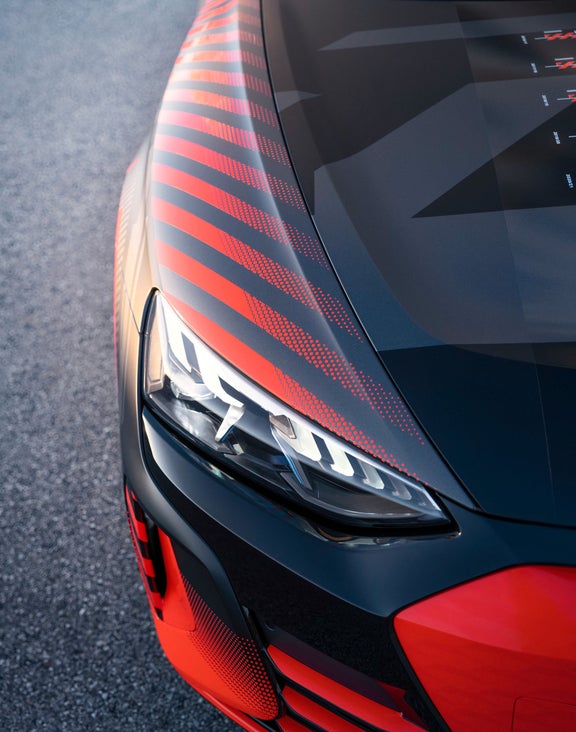 The right front headlight of the Audi RS e-tron GT FC Bayern concept