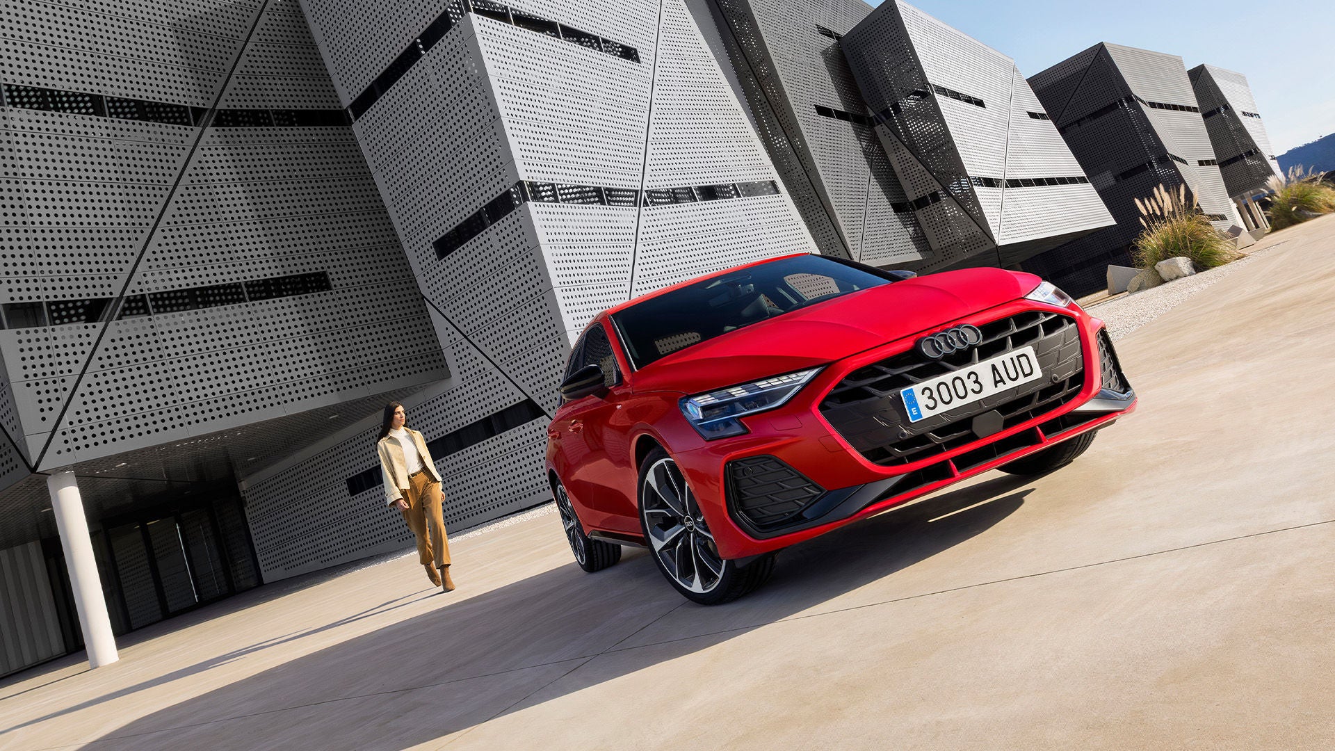 Servicio de mantenimiento y seguro de un Audi A3 Sportback TFSIe. 