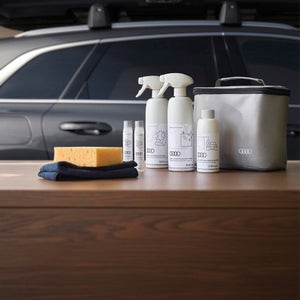 Foto de la bolsa de productos de limpieza de los Accesorios Originales Audi.  