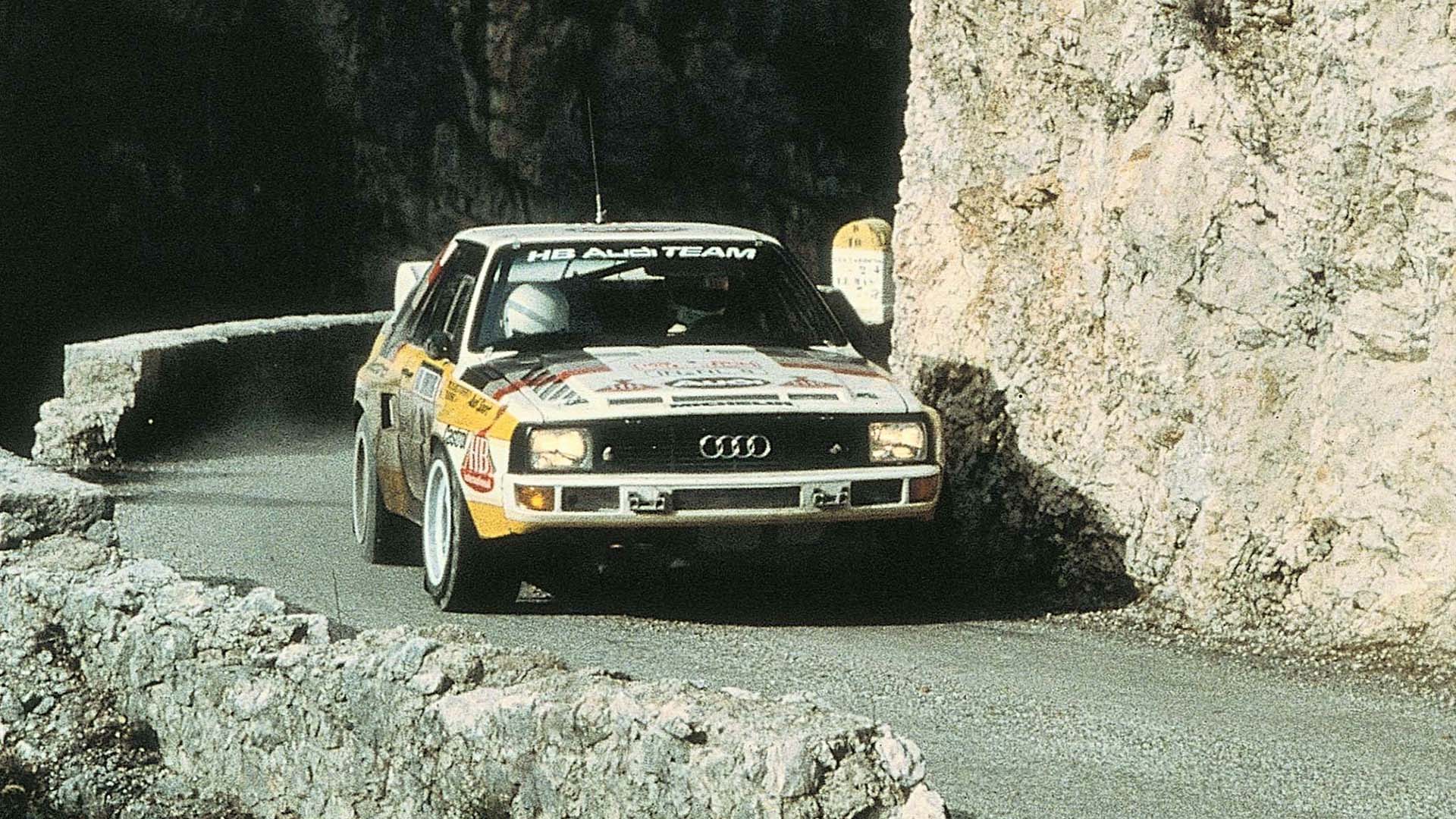Foto eines Audi Sport quattro-Rallyeautos auf Asphalt in Monte Carlo 1985.