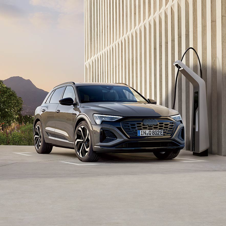 【美品 AUDI アウディ Q8 e-tron 純正 21インチ ブラック4本】 公式 | Audi Online Shop | 4リングブラックエンブレム(Audi Q8 e-tron