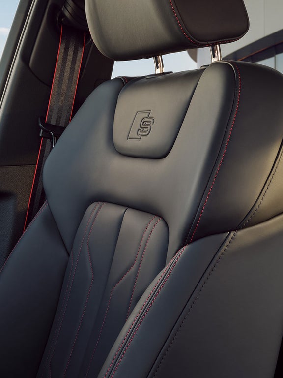Close-up passenger seat Audi Q8 e-tron