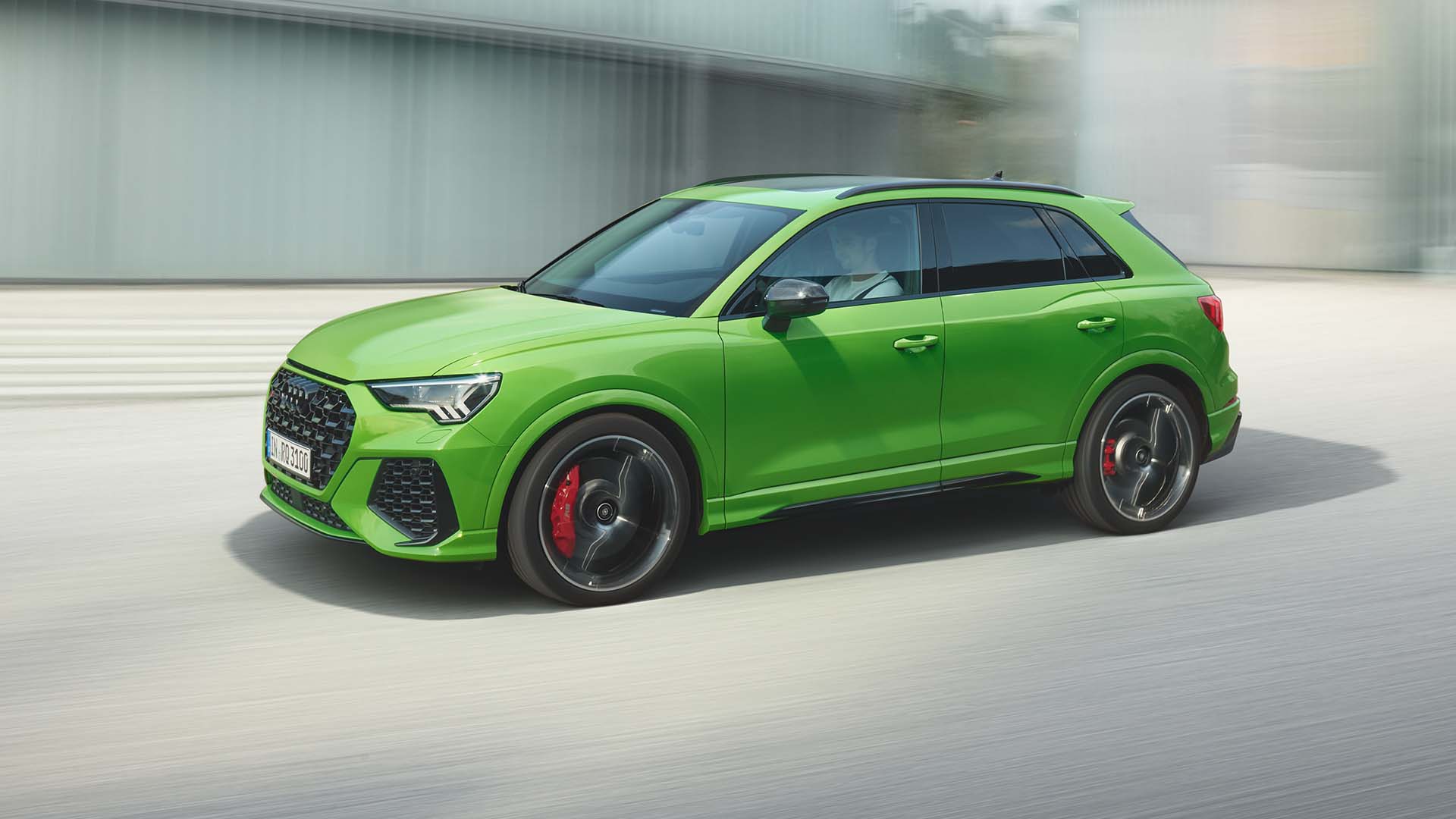 dynamic side view of the RS Q3