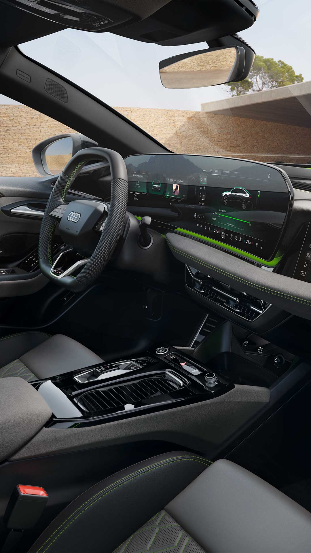 Innenraum eines Audi A6 Sportback e-tron mit grünem Zierlicht, zwei großen Displays und Alcantara-Verkleidung an Türen und Armaturenbrett.
