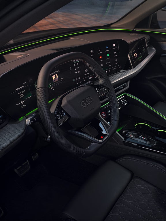 Audi Q5 SUV Panorama display