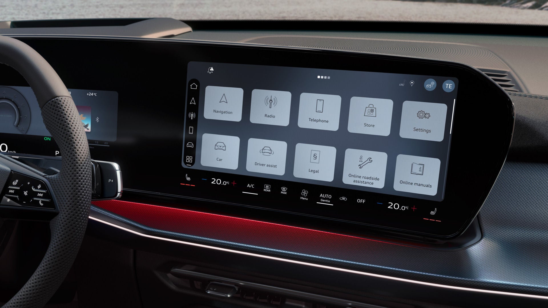 Cockpit de l'Audi Q3 SUV avec affichage sur toute la longueur et commandes numériques avec accent rouge.