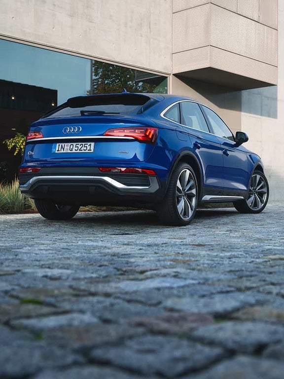 Side rear view Audi Q5 Sportback