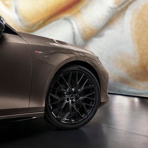 Foto del diseño aerodinámico de las llantas Audi.