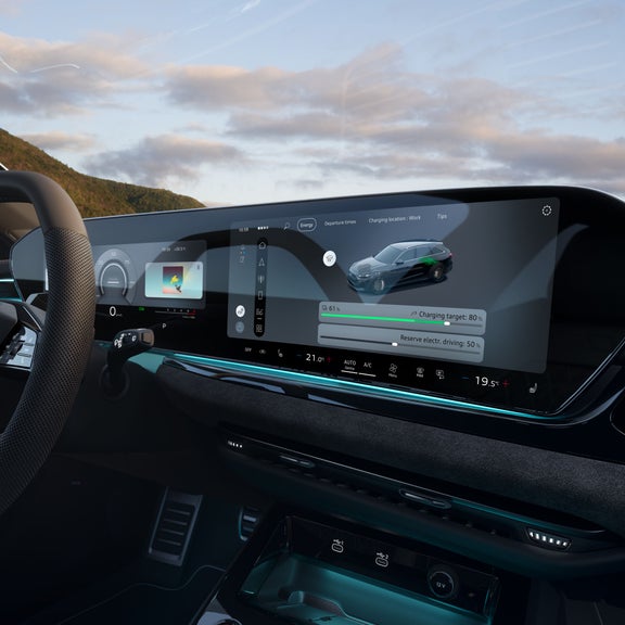 Audi A5 Avant e-hybrid interior, MMI display with various driving modes