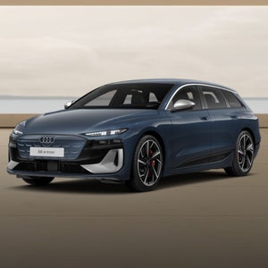 Blå Audi S6 Avant e-tron